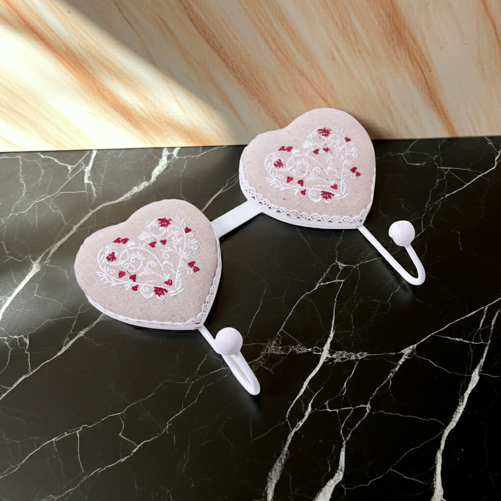 Appendino a Cuore da Parete con 2 Ganci in Metallo Bianco